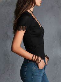 Blouse Ajustée à Manches Courtes en Dentelle Noire Boho
