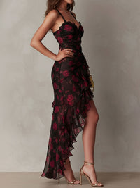 Edith | Robe courte drapée noire et rouge à fleurs et ourlet volanté