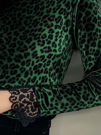 T-shirt en velours imprimé léopard avec panneaux en dentelle pour femmes